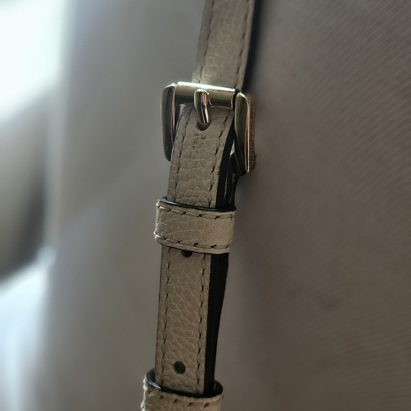 Michael Kors Jet Set Signature Leather Clutch Crossbody Bag EUC Bag Charm - Picture 3 of 12